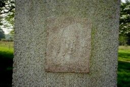 Hiroshima-Gedenkhain, Hannover, Gedenktafel