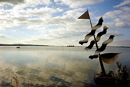 "Undines Traum", Edelstahlskulptur von Hans-Jürgen Zimmermann, Hannover 1996; Steinhunde; Foto: 2004rds